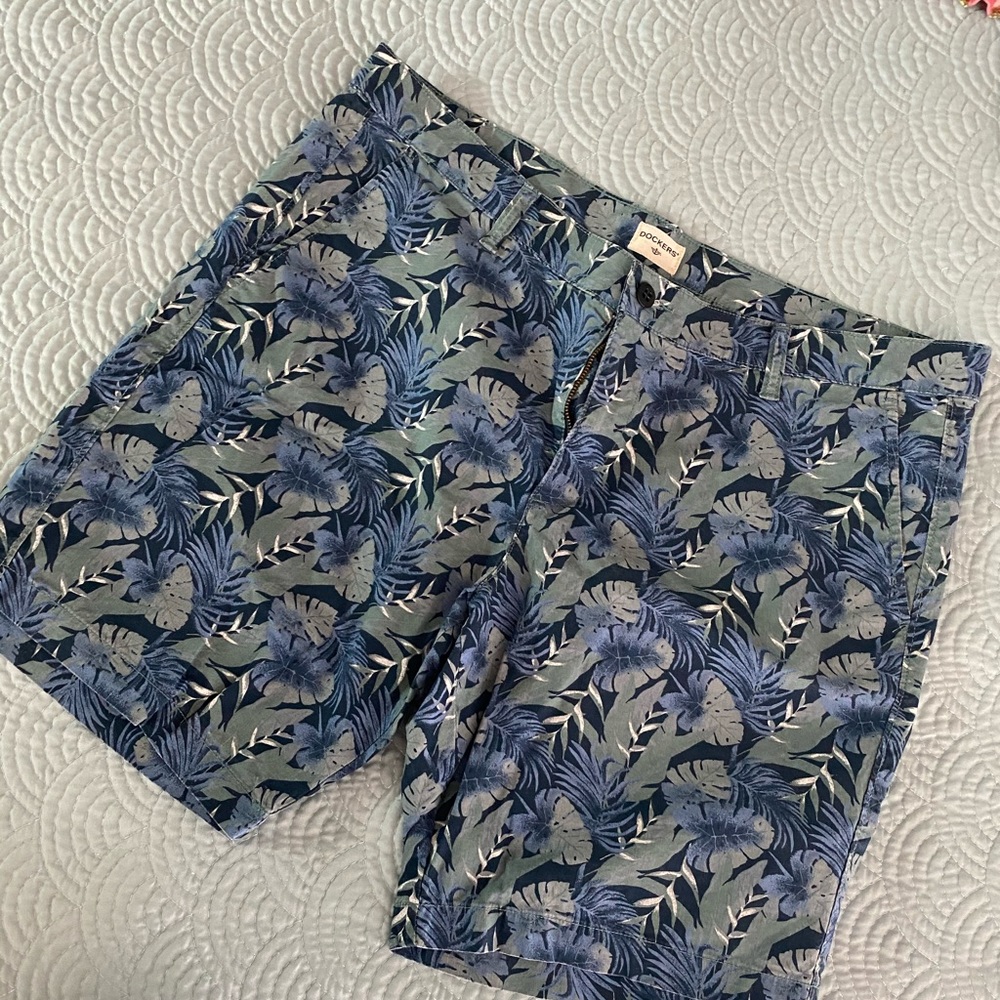 Like New Men’s Dockers Shorts